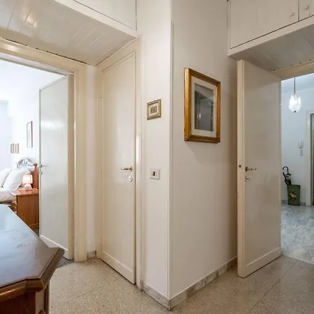 Vaticano-metro A Luminoso Quadrilocale Apartment Rome